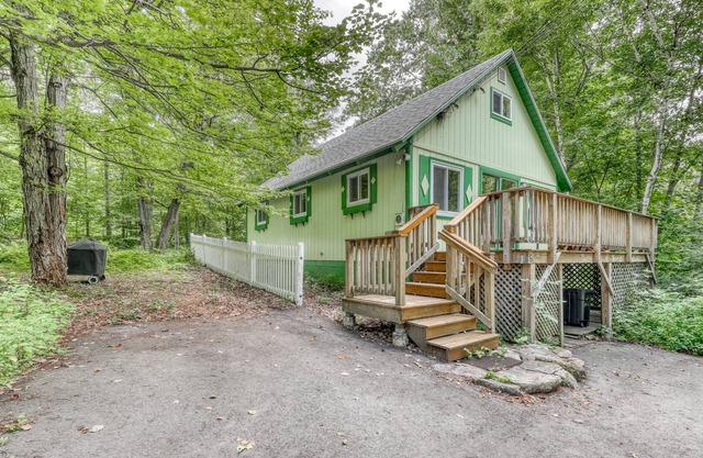 Charming Dog-Friendly Cottage w/Gas Grill, Free WiFi, Private Washer/Dryer