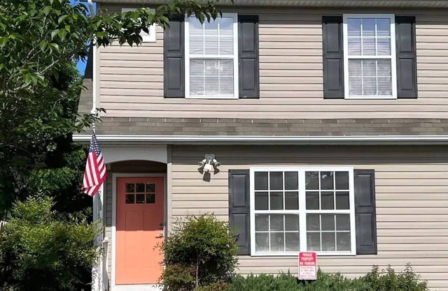 Charming Duplex in the heart of Leonardtownn