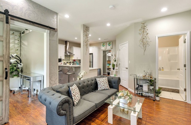Charming Edgemere Home w/Deck & Grill!