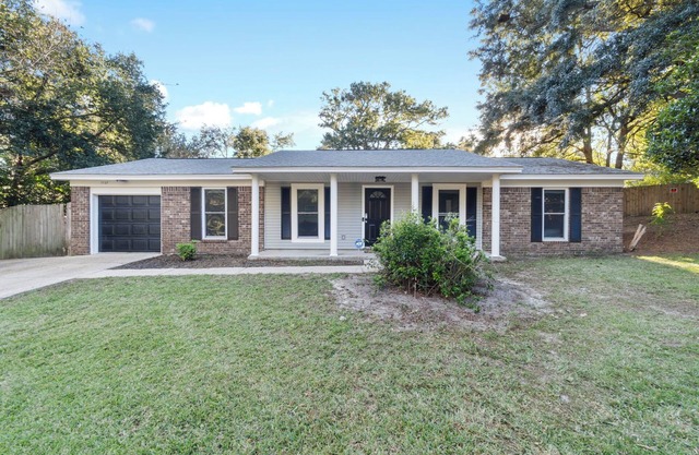 Charming Family Friendly 3-bedroom House in Fabulous Pensacola