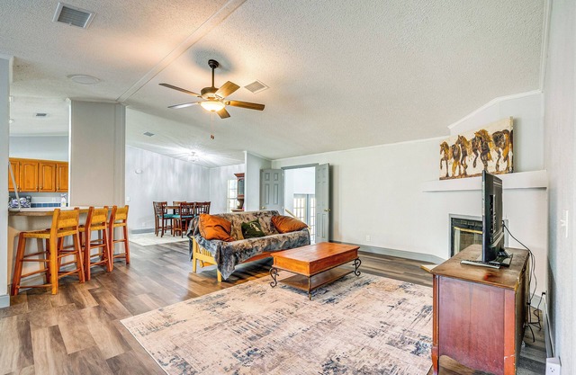 Charming Farmhouse in Morriston w/Fenced Yard