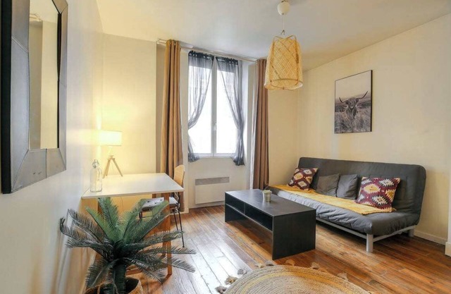 Charming Flat in the 7th