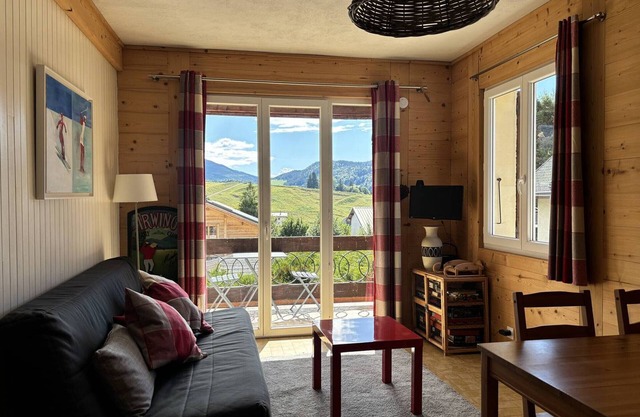 Charming functional apartment near the town center, balcony and free parking