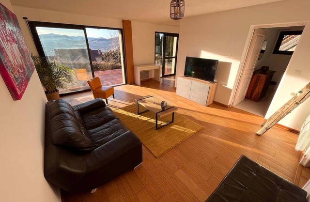 Charming garden apartment in Sigoyer
