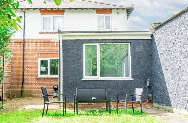 Charming Garden Flat with Free Parking @ Abingdon