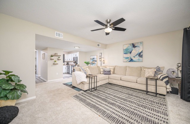 Charming Getaway - 2 bedroom townhome in Ft. Walton Beach. Pet Friendly