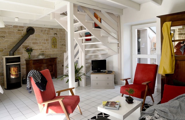 Charming Gite at the end of the beach and the white sea