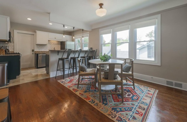 Charming Grosse Pointe Flat in the Village, #2