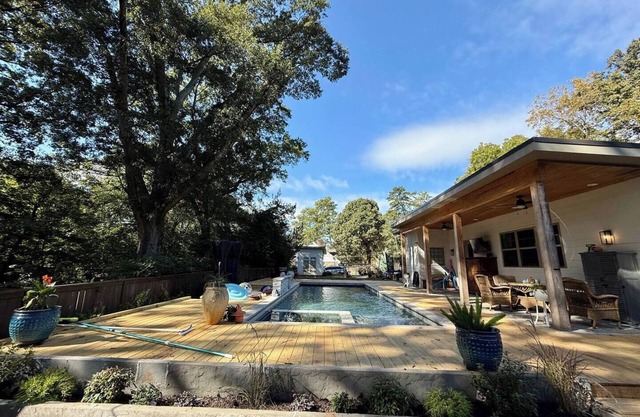 Charming guesthouse in Atlanta near East Lake Golf Course w/hottub & pool