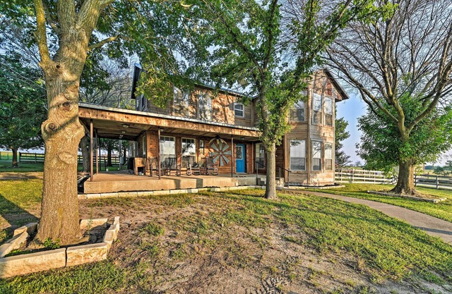 Charming Hamilton Farmhouse w/Country Views!