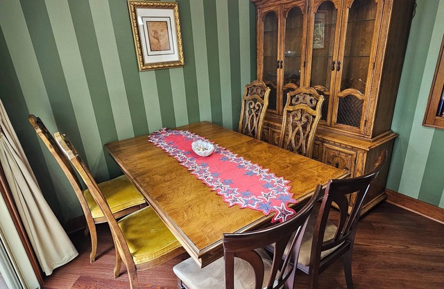Charming hideaway close to downtown