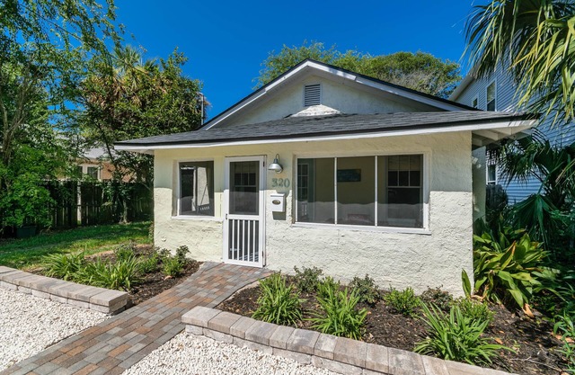 Charming Historic Renovated Beach Cottage - Walk/Bike to Heart of Jax Beach