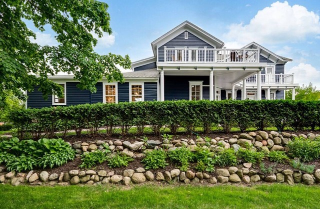 Charming Historic Home with Luxury Suites & Courtyard