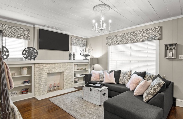 Charming, Historic Home Minutes from Magnolia