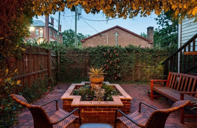Charming Historic Home, Steps from Forsyth Park