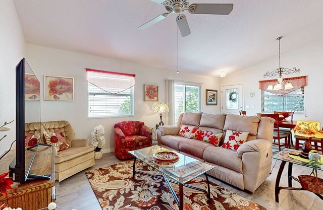 Charming home in The Villages with golf cart, AC, WiFi, dog-friendly