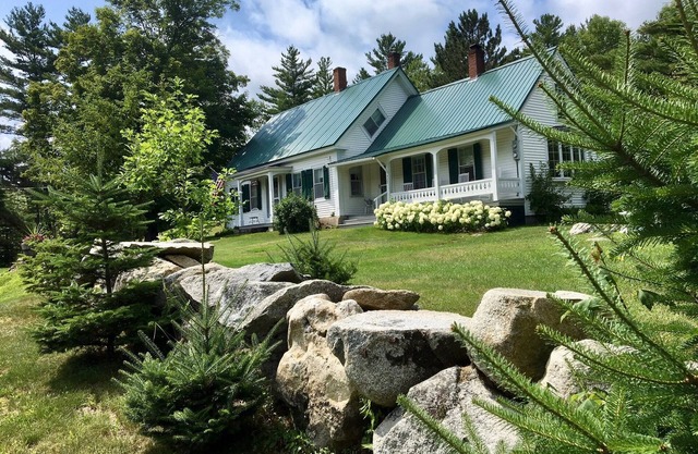 Charming Home, Stunning Mt. View, Rural Area, Wi-Fi, Dog Friendly, Full Kitchen