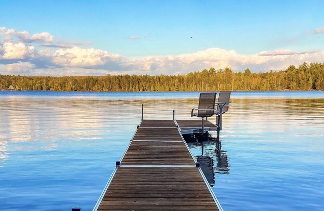 Charming home with direct lake access, close to town