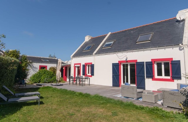 Charming Home with Garden, Terrace, and Beach Access in Sauzon