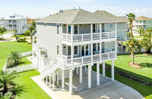 Charming home with private pool and hot tub, fast WiFi, and central AC
