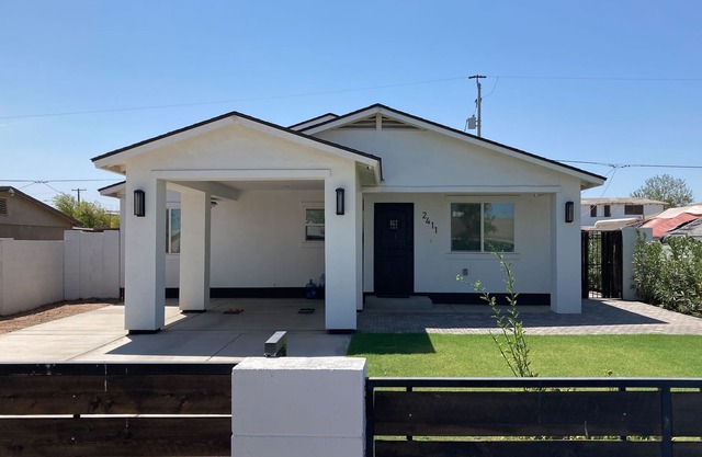 Charming home with spacious interior, lovely patio & washer/dryer - dog-friendly