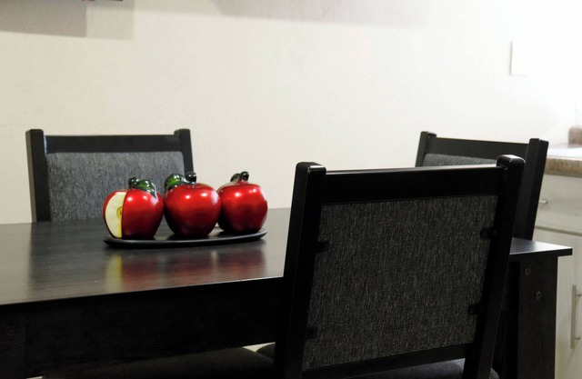 Charming homey apartment 8 min from downtown