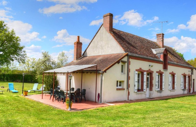 Charming House near Loire Castles and Beauval Zoo with Large Garden and Family-friendly Amenities