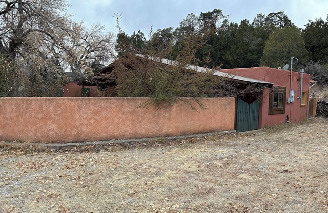 Charming house in beautiful High Rolls-Mountain Park.
