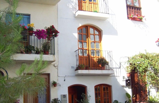charming house in historic spa town picturesque plaza/poolsWIFIAlpujarras Grana