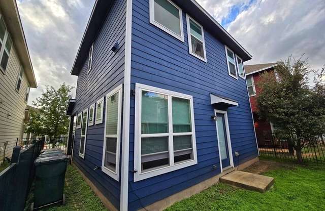 Charming house in Kyle with WiFi and AC