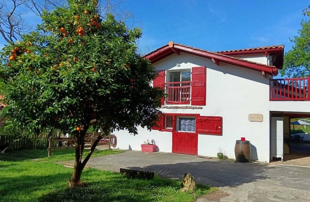 Charming house near Ascain village, 7 km from beaches and Jean de Luz