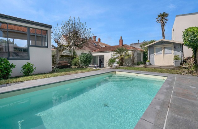 Charming house with swimming pool in Préfailles
