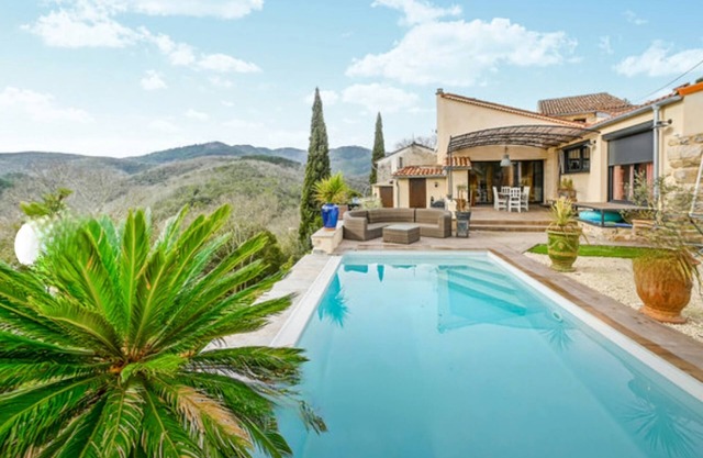 Charming house with infinity pool in the Cévennes.