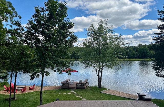 Charming Innsbrook Lakefront Retreat with 180° Water Views