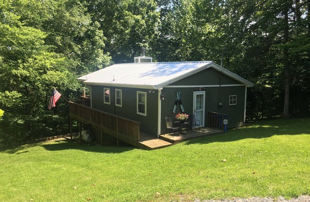 Charming Lake Barkley cabin