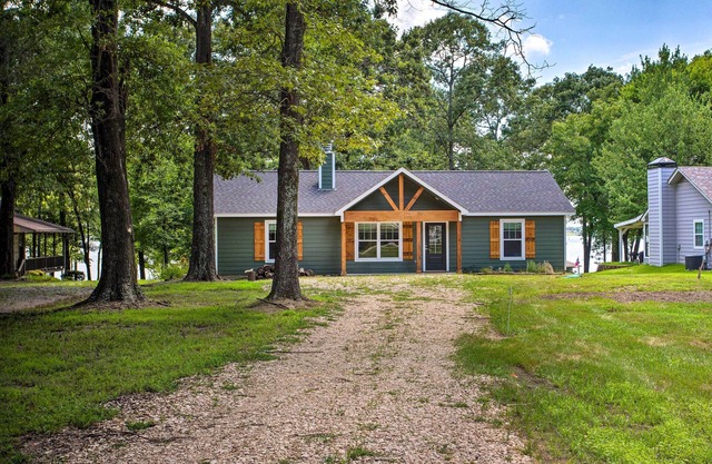 Charming Lake Fork Cottage w/Screened-In Porch!