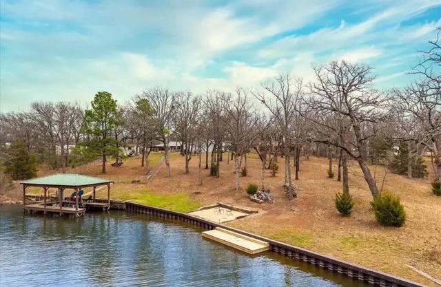 Charming Lake Fork waterfront 3-bedroom house with boat dock