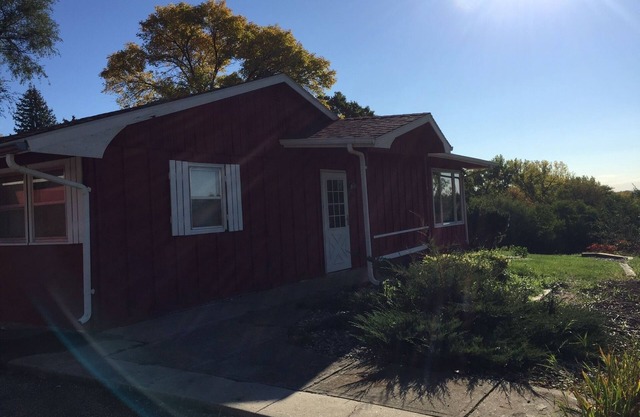 Charming Lake House within Walking Distance from Lake