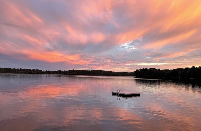 Charming lakefront 1-bedroom apartment with WiFi, AC in peaceful Wayne