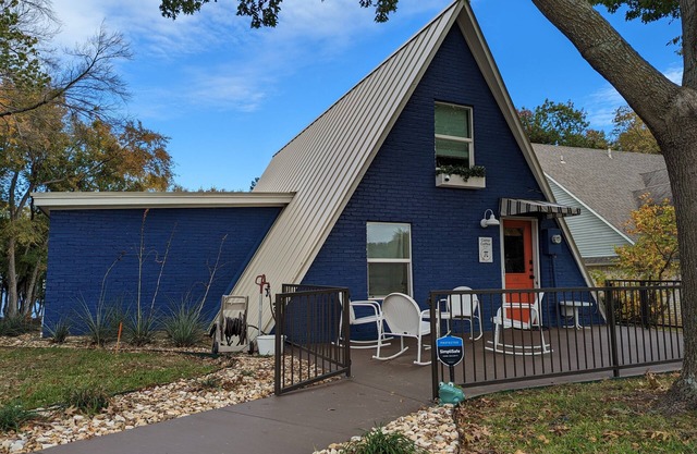 Charming Lakefront A-Frame on Lake Texoma!