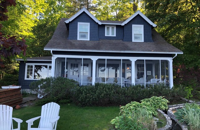 Charming Lakefront Cottage in one of the best locations on Burt Lake