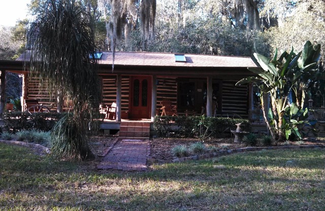 Charming Lakefront Private Cabin w/Boathouse-Fishing, biking, relaxing time!