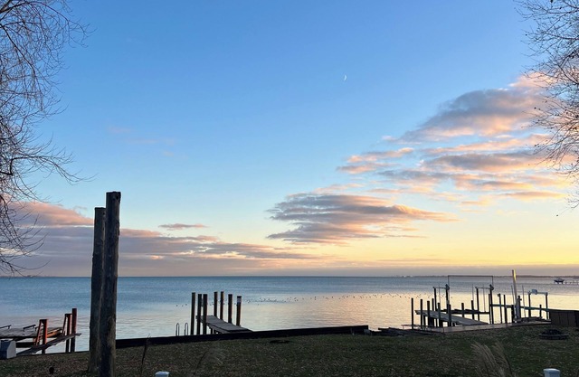 Charming Lakefront Vacation Rental