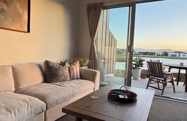 Charming Lakeview Golf Villa