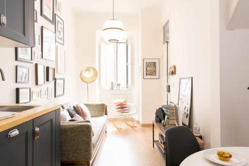 Charming Lisbon Home with Terrace St Amaro