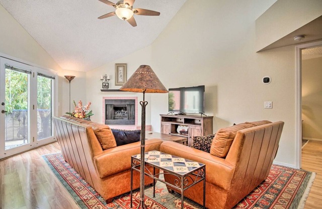 Charming Lower Foothills Condo + Pool/spa & Gym