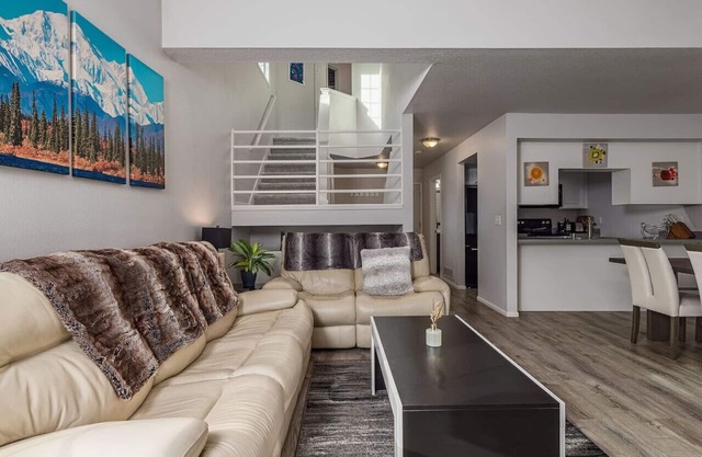 Charming Luxe Home Sleeps 4