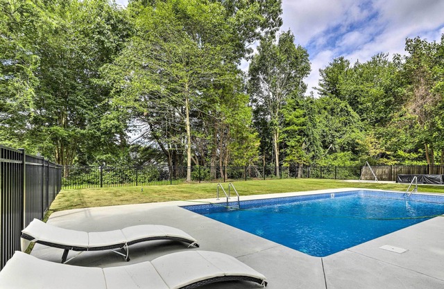 Charming Madison Retreat ~ 3 Mi to Beaches!