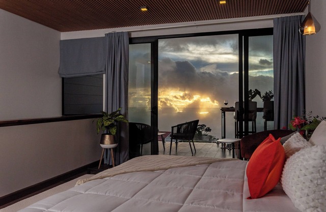 Charming Modern house in phenomenal Monteverde with ocean & mountains views