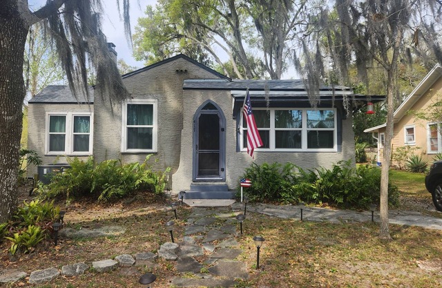 Charming Mt Dora 2 Bedroom House - 1 mile from Historic Downtown!